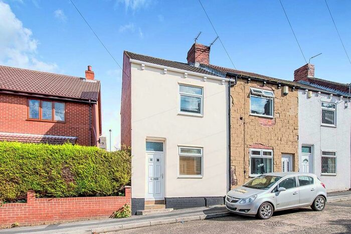 2 Bedroom End Of Terrace House To Rent In Heald Street, Castleford, West Yorkshire, WF10