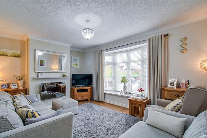 3 Bedroom Detached House For Sale In South Close, Royston, Barnsley, S71