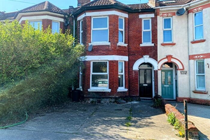 2 Bedroom Flat To Rent In Atherley Road, SO15