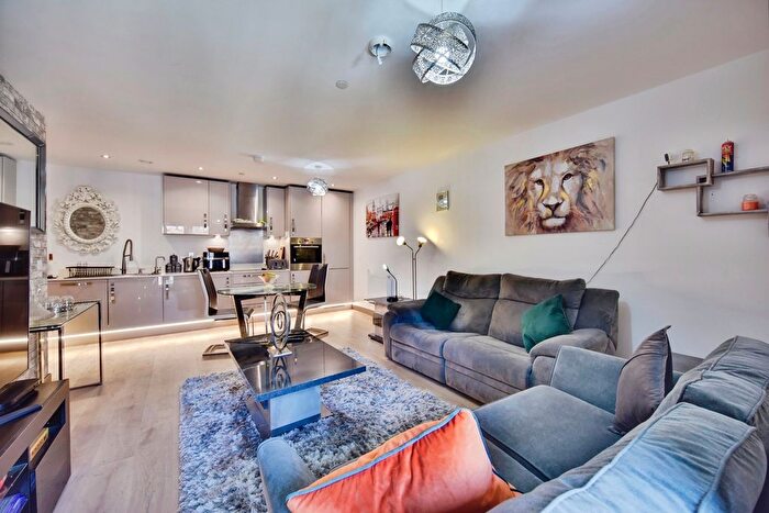 2 Bedroom Flat For Sale In Rosalind Drive, Maidstone, Kent, ME14