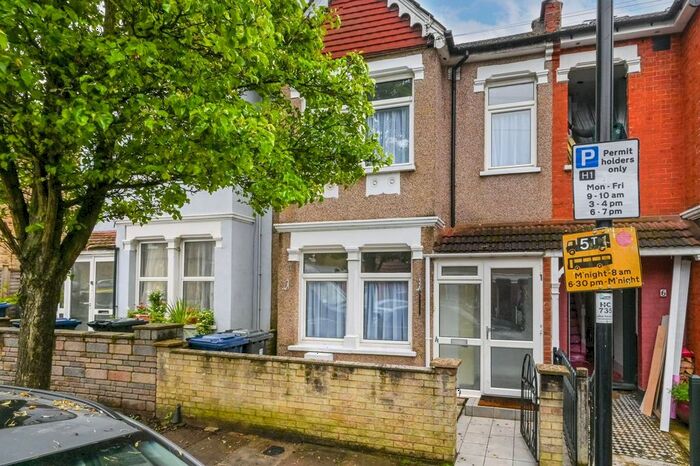 3 Bedroom Semi-Detached House To Rent In Lawn Gardens, Ealing, London, W7