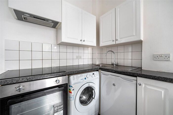 1 Bedroom Flat To Rent In Lascotts Road, Wood Green, London, N22