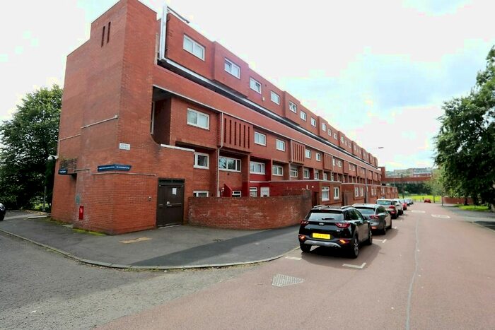 2 Bedroom Flat To Rent In Braid Square, Glasgow, G4