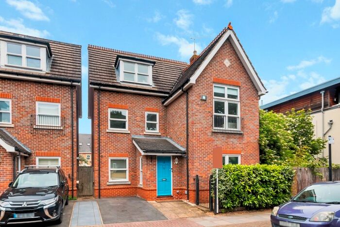 4 Bedroom Terraced House To Rent In Lavenham Road, Southfields, SW18