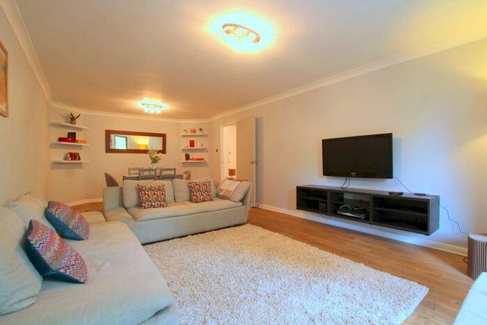 2 Bedroom Flat To Rent In Gipsy Lane, Putney, SW15