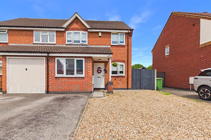 3 Bedroom Semi-Detached House For Sale In Clarks Lane, Newark, NG24