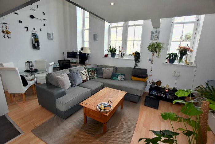 1 Bedroom Flat To Rent In Tollington Road, London, N7