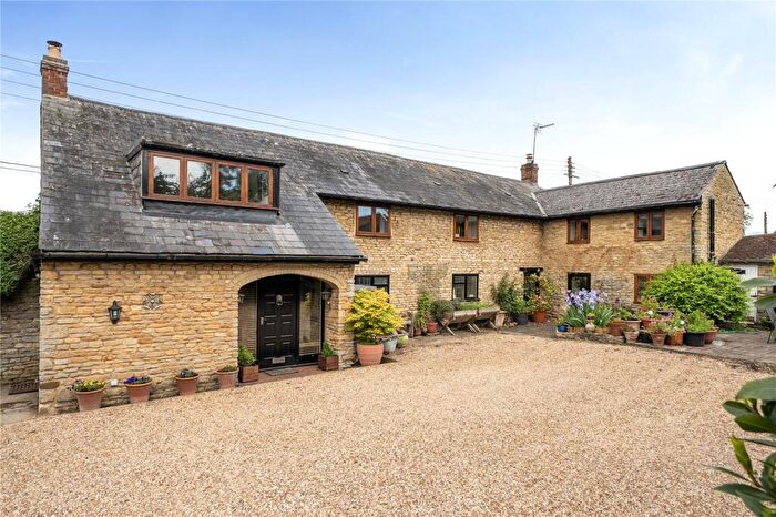 4 Bedroom Detached House For Sale In Tathall End, Hanslope, Buckinghamshire, MK19