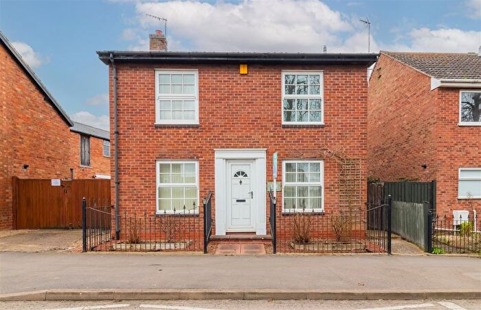 3 Bedroom Detached House For Sale In Coventry Street, Southam, CV47