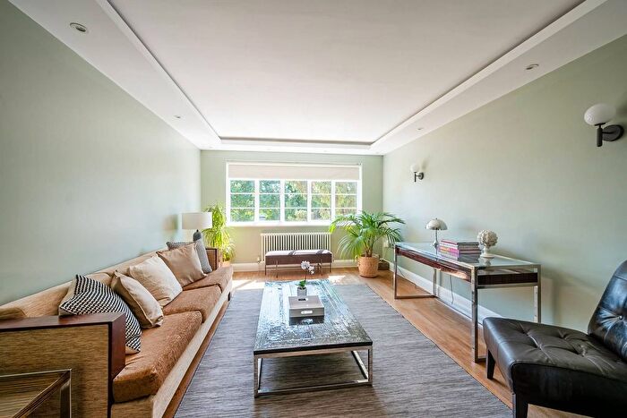 3 Bedroom Flat To Rent In Raymond Road, Wimbledon Village, London, SW19