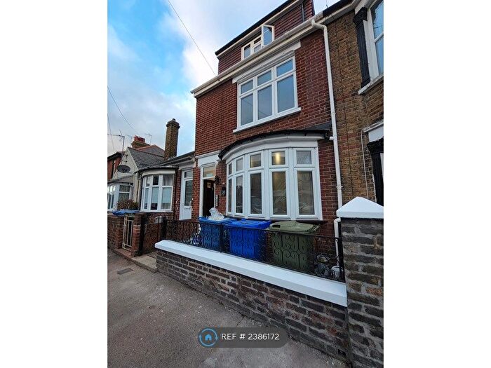 6 Bedroom Semi-Detached House To Rent In Galway Road, Sheerness, ME12