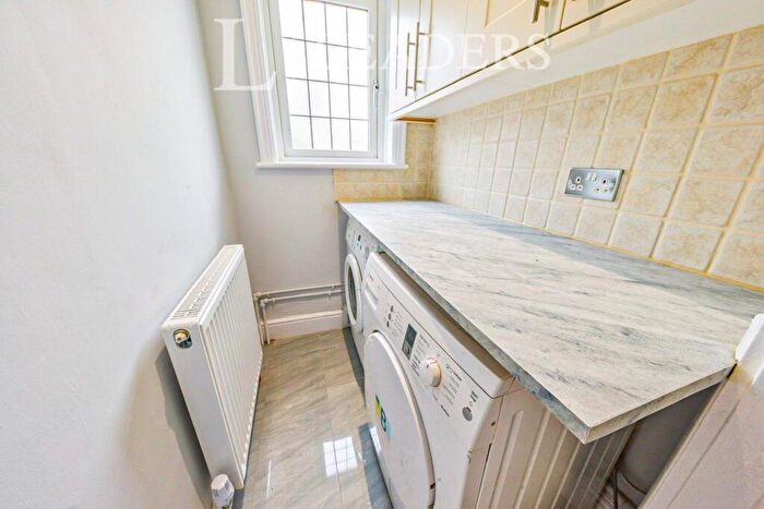 1 Bedroom Flat To Rent In Stanley Lodge, St. Peters Street, AL1