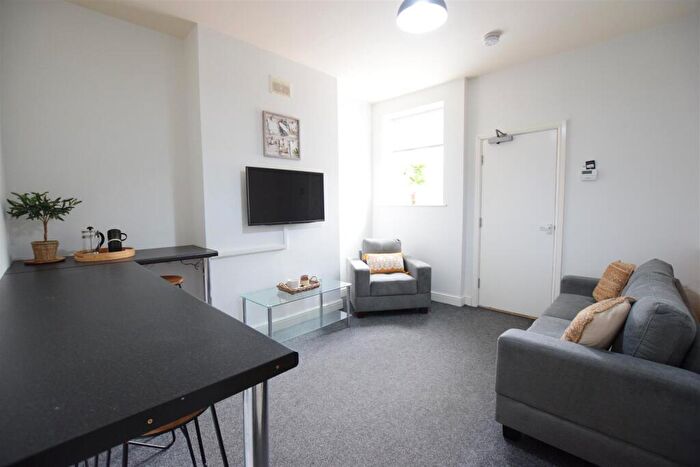 4 Bedroom Terraced House To Rent In Claremont Street - Student House - /, LN2