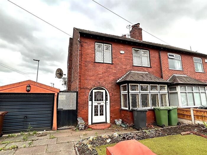 3 Bedroom Semi-Detached House For Sale In Breaston Avenue, Leigh, WN7