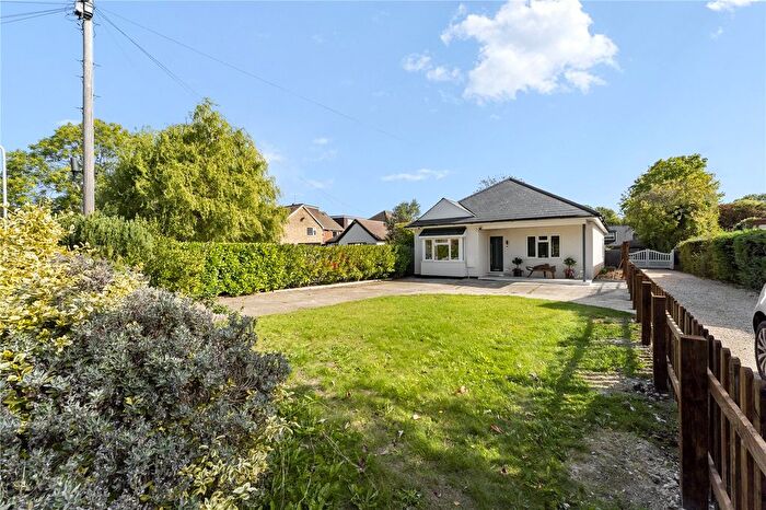 3 Bedroom Bungalow For Sale In Thornhill Road, Ickenham, Uxbridge, UB10
