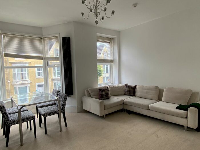 3 Bedroom Flat To Rent In Gwydr Crescent, Uplands, Swansea, SA2