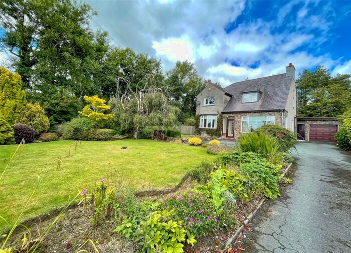 3 Bedroom Detached House For Sale In Ffordd Caergybi, Llanfairpwll, Isle Of Anglesey, LL61
