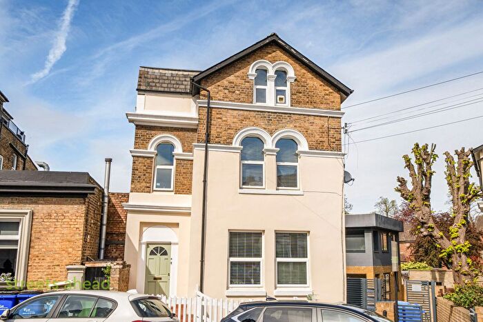 2 Bedroom Flat For Sale In Colby Road, London, SE19