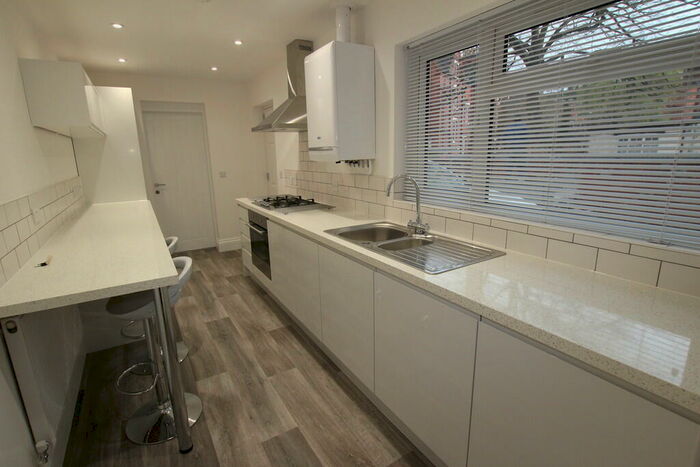 1 Bedroom Apartment To Rent In Fishpond Drive, The Park, NG7