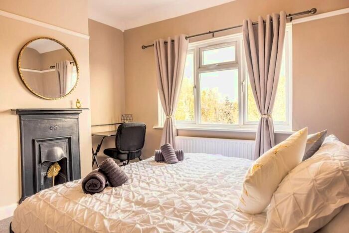 3 Bedroom Detached House To Rent In Cleveland Road, New Malden, KT3