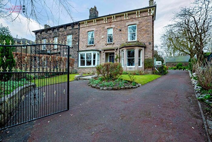 6 Bedroom Semi-Detached House For Sale In Moorgate Road, Rotherham, S60