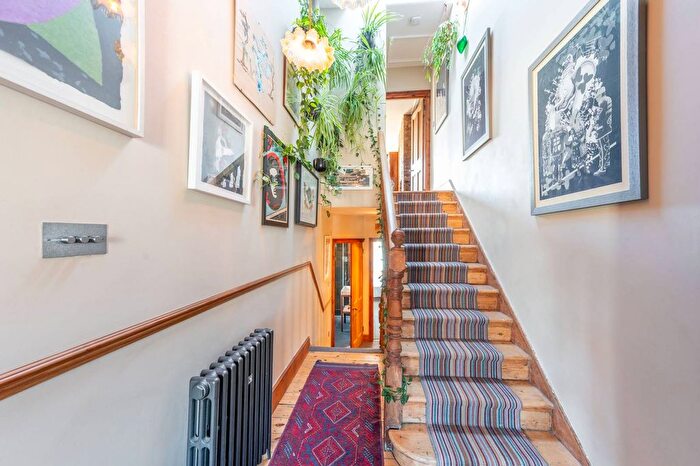 3 Bedroom Maisonette For Sale In Sellons Avenue, Harlesden, London, NW10