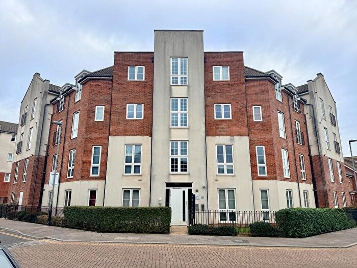 2 Bedroom Flat To Rent In Stephenson Court, Cambrian Way, Worthing, West Sussex, BN13
