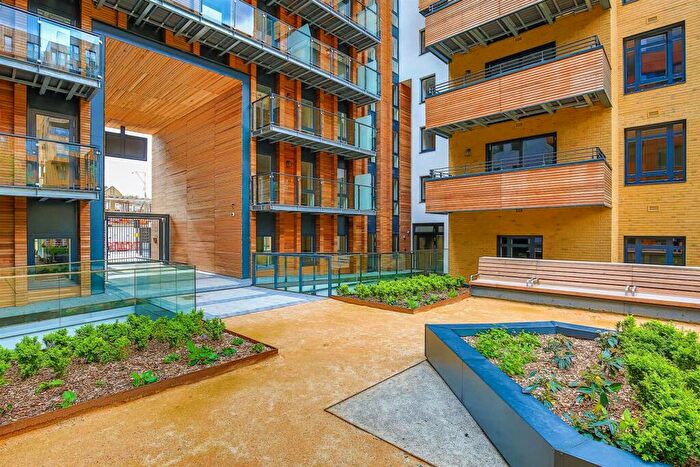 2 Bedroom Flat To Rent In City Wharf, Hoxton, London, N1