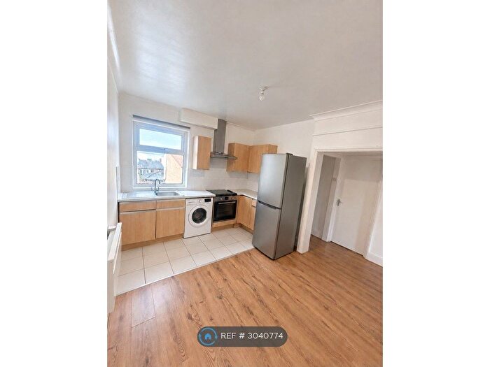 2 Bedroom Flat To Rent In Aldborough Road South, Ilford, IG3