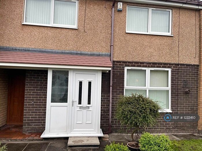 3 Bedroom Semi-Detached House To Rent In St. Andrews Close, Ramsbottom, Bury, BL0