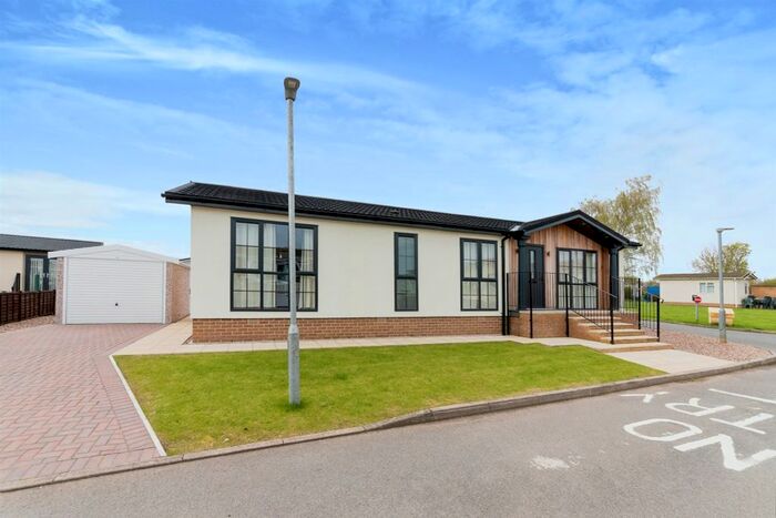 2 Bedroom Mobile/park Home For Sale In Allington Gardens, Allington, Grantham, NG32