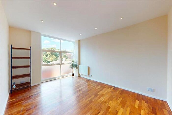 2 Bedroom Apartment To Rent In Palmerston Road, Buckhurst Hill, IG9