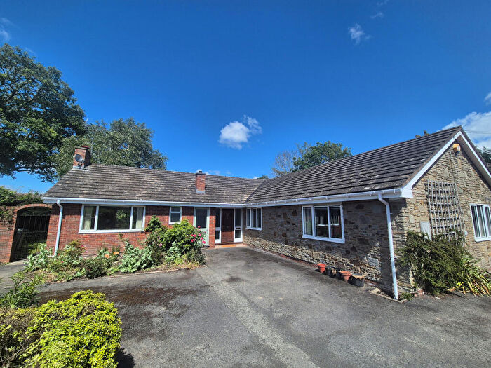 4 Bedroom Bungalow To Rent In Highfield Close, Kingsland, HR6