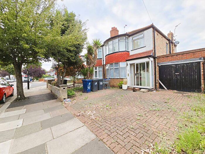 3 Bedroom Semi-Detached House To Rent In Conway Crescent, Perivale, London, UB6
