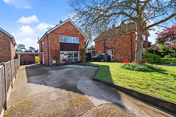 4 Bedroom Detached House For Sale In Oaklands Close, Braintree, CM77
