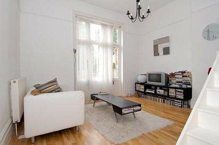 2 Bedroom Apartment To Rent In Kings Road, Richmond, TW10