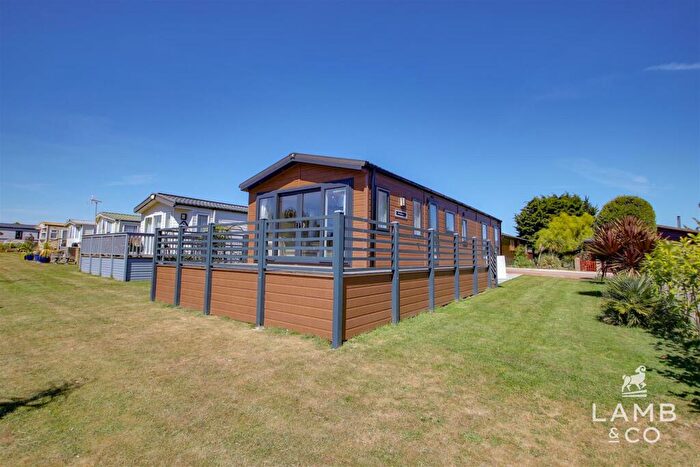 2 Bedroom Park Home For Sale In Leisure Glades Park, Clacton-On-Sea, CO16