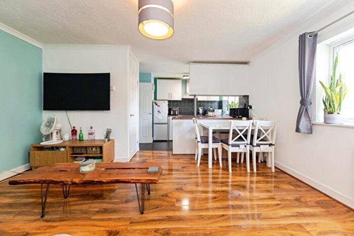 1 Bedroom Maisonette For Sale In Shepherds Mead, Hitchin, Hertfordshire, SG5