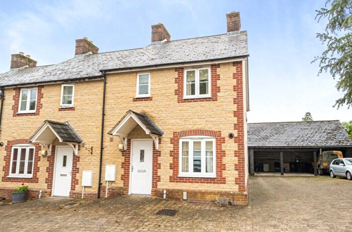 3 Bedroom End Of Terrace House For Sale In Manor Gardens, Wincanton, Somerset, BA9