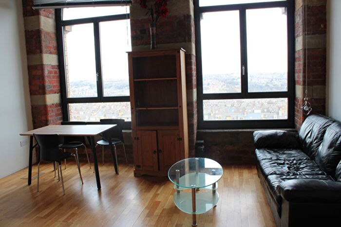 1 Bedroom Flat For Sale In Lilycroft Road, Bradford, BD9