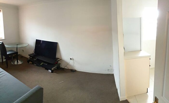 1 Bedroom Flat To Rent In Eagle Drive, London, NW9