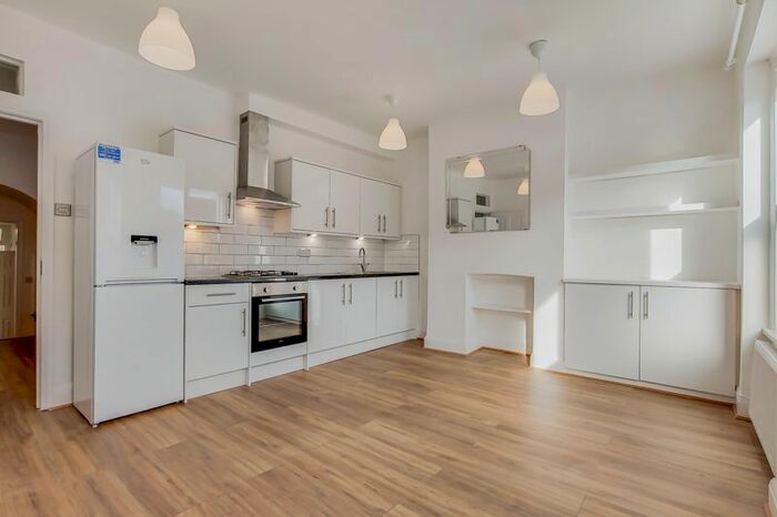 1 Bedroom Flat To Rent In Roman Road, London, E3