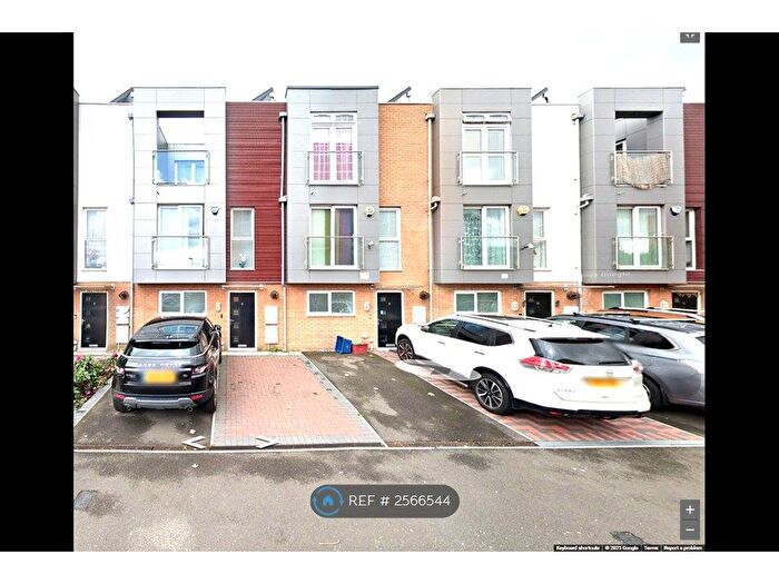 4 Bedroom Terraced House To Rent In Pontes Avenue, Hounslow, TW3