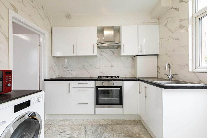 3 Bedroom Flat To Rent In Newton Road, Cricklewood, NW2