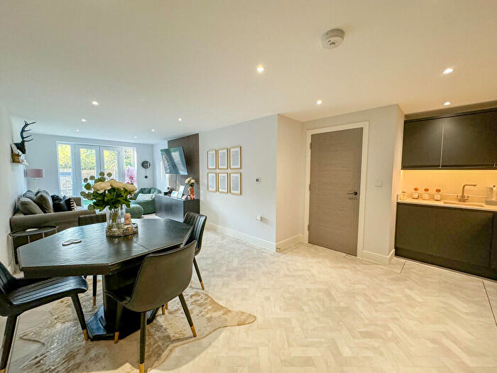 2 Bedroom Flat For Sale In Crown Hill Apartments, Crown Hill, Rayleigh, SS6