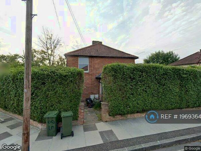 Studio To Rent In Nowel Road, London, SW13