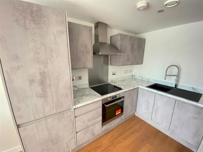 2 Bedroom Flat To Rent In Atkinson Street, Hunslet, Leeds, LS10