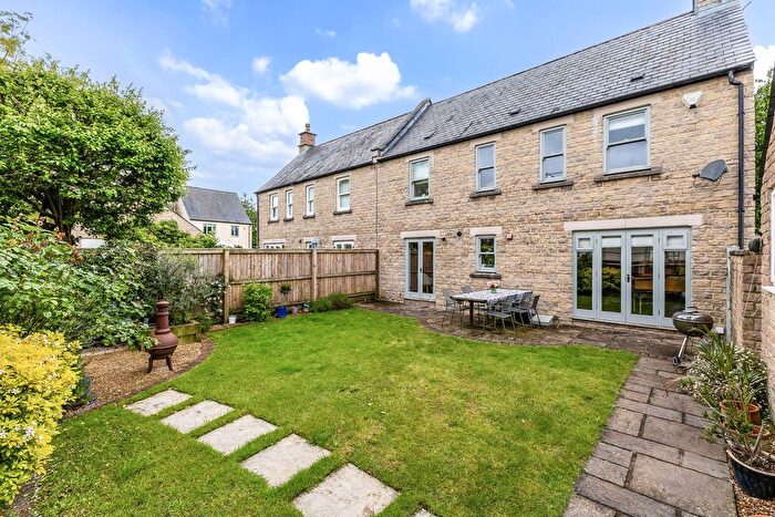 5 Bedroom Semi-Detached House For Sale In Tremes Close, Marshfield, SN14