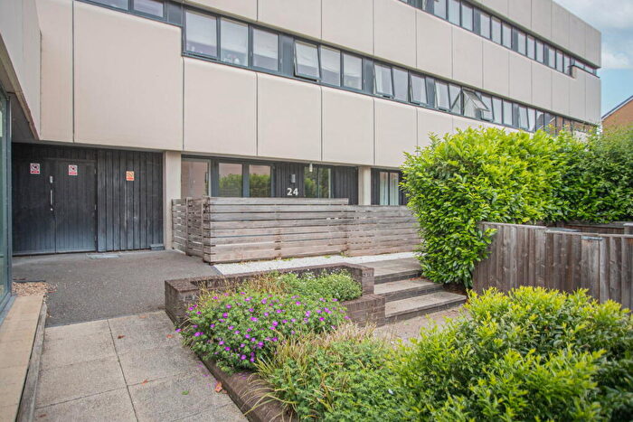 1 Bedroom Flat For Sale In Cedar Court, Malmesbury, SN16