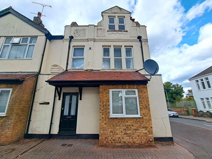2 Bedroom Flat To Rent In Westborough Road, Westcliff-On-Sea, SS0